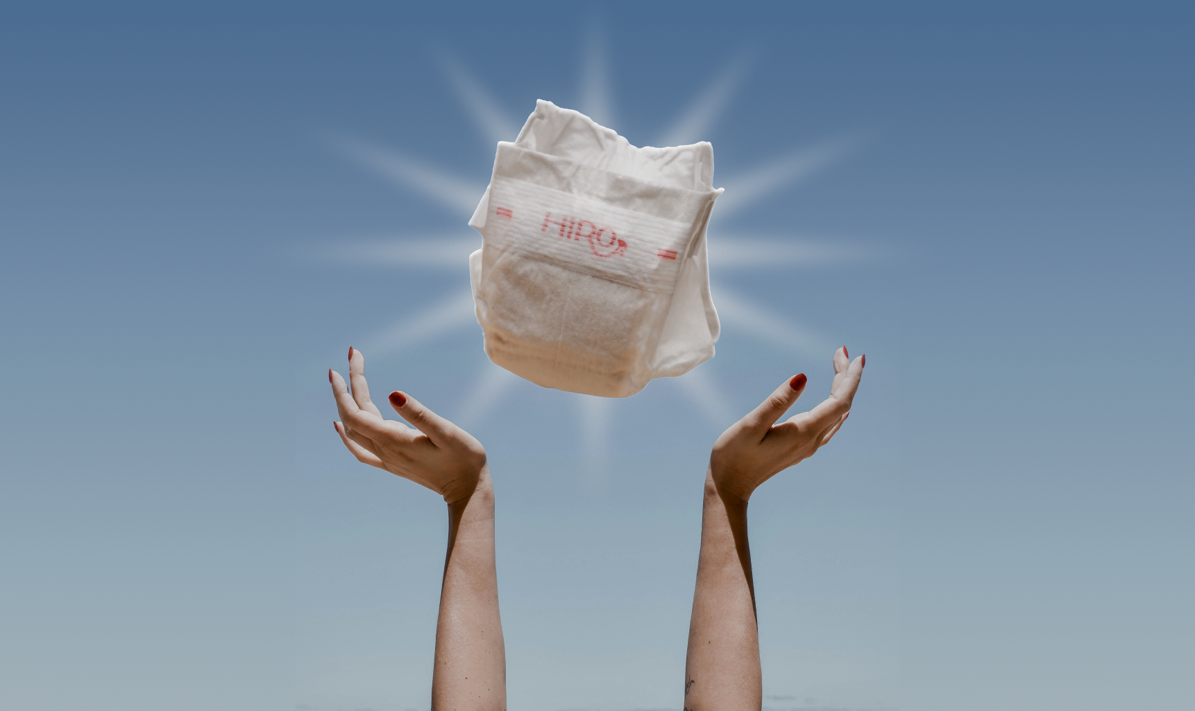 Parent changing baby’s diaper using HIRO — natural, eco-conscious diaper choice