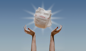 Parent changing baby’s diaper using HIRO — natural, eco-conscious diaper choice